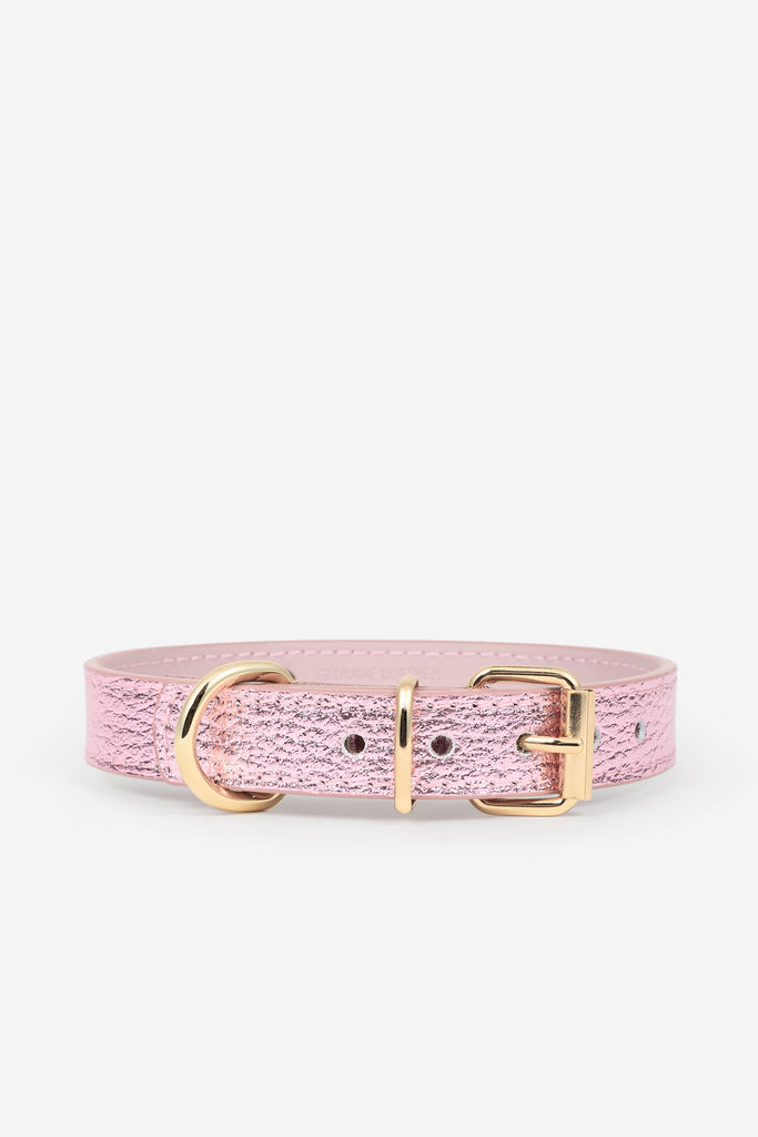 Parte trasera del collar para perros de color rosa metalizado
