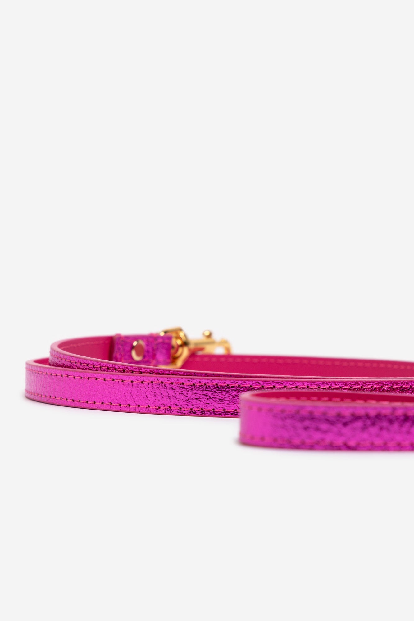 correa-perro-toy-metal-fucsia-detalle.jpg