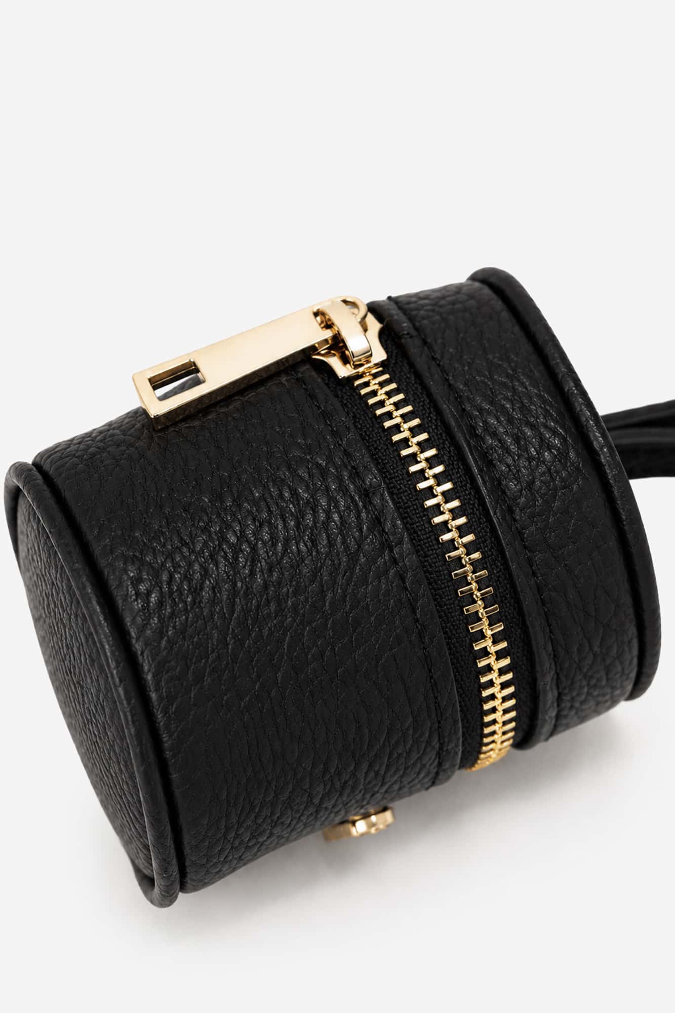 portapremios-juno-negro-detalle.jpg