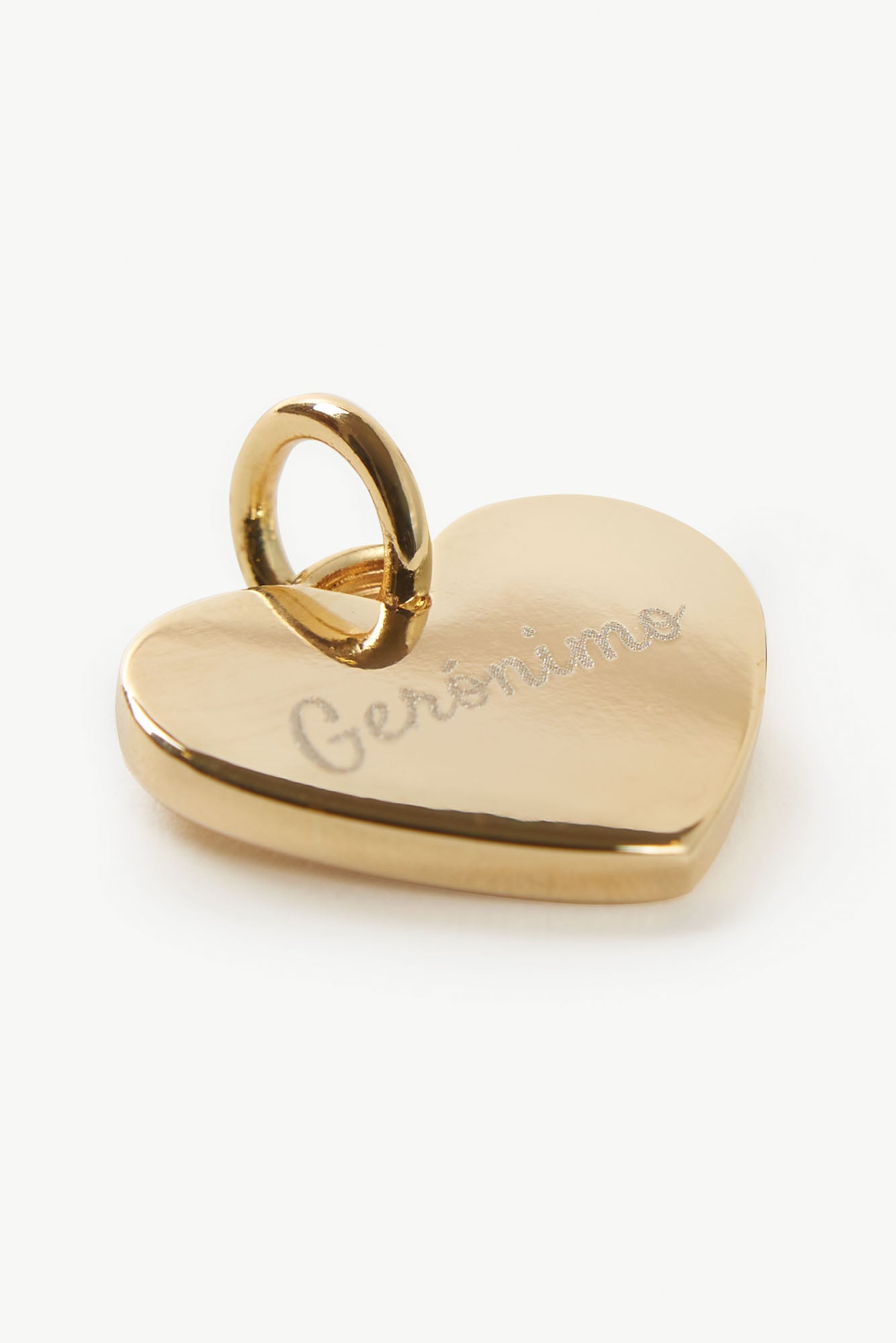 Medallita identificativa con forma de corazón